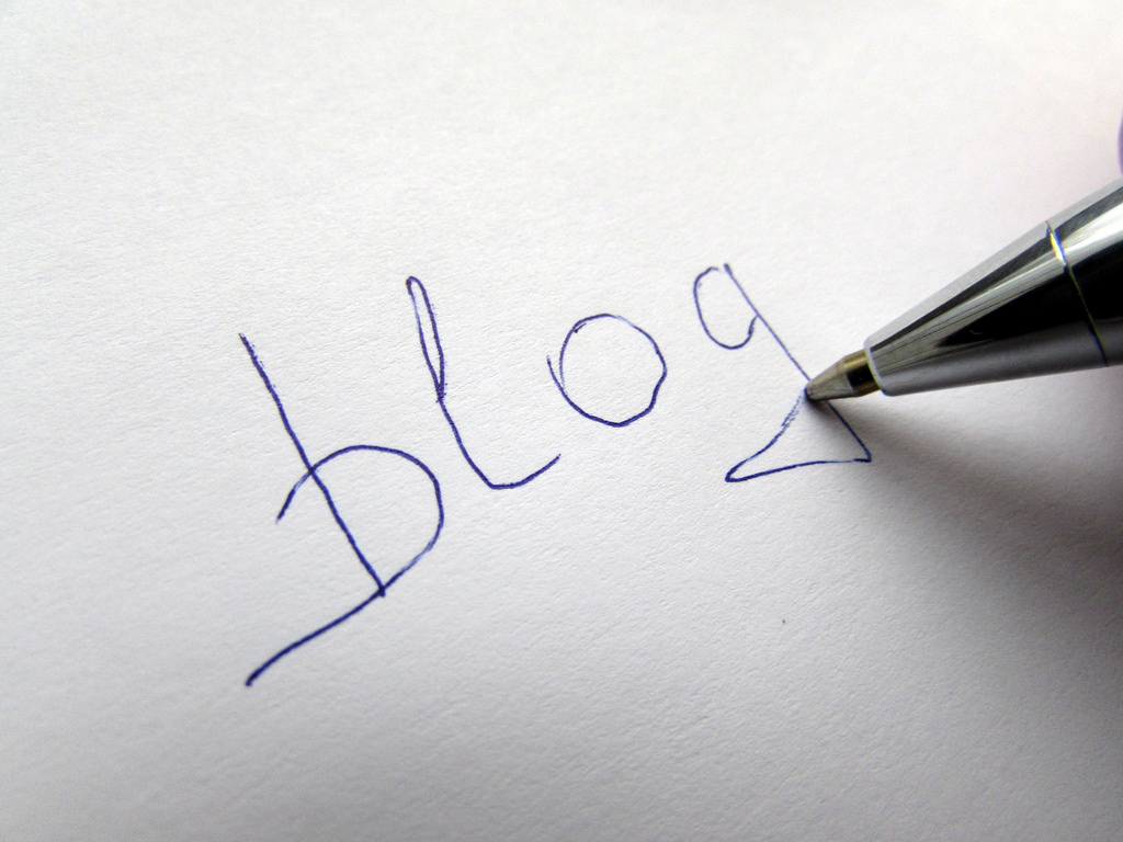 Por QuÃ© Tener un Blog Para Negocio, Palabra Blog Escrita en Papel