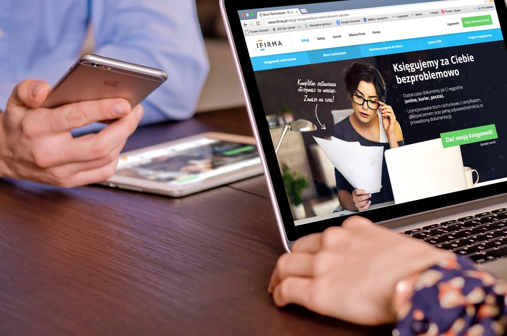 PÃ¡gina Web En Laptop. ArtÃ­culo De Razones Para Tener Un Sitio Web Para Negocios